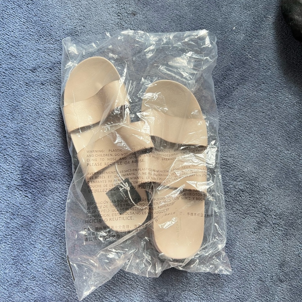 NWT BLUSH CREAM SLIDES AMERICAN EAGLE SIZE 8